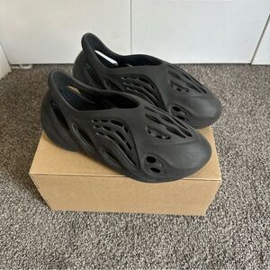 Yeezy Foam RNNR Size US9. Pre-Owned with Box.